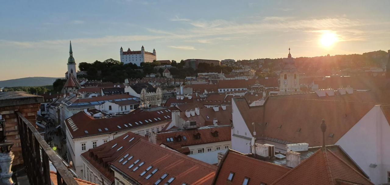 Le Monde Apartment Bratislava - amazing 5BDR in downtown Buitenkant foto