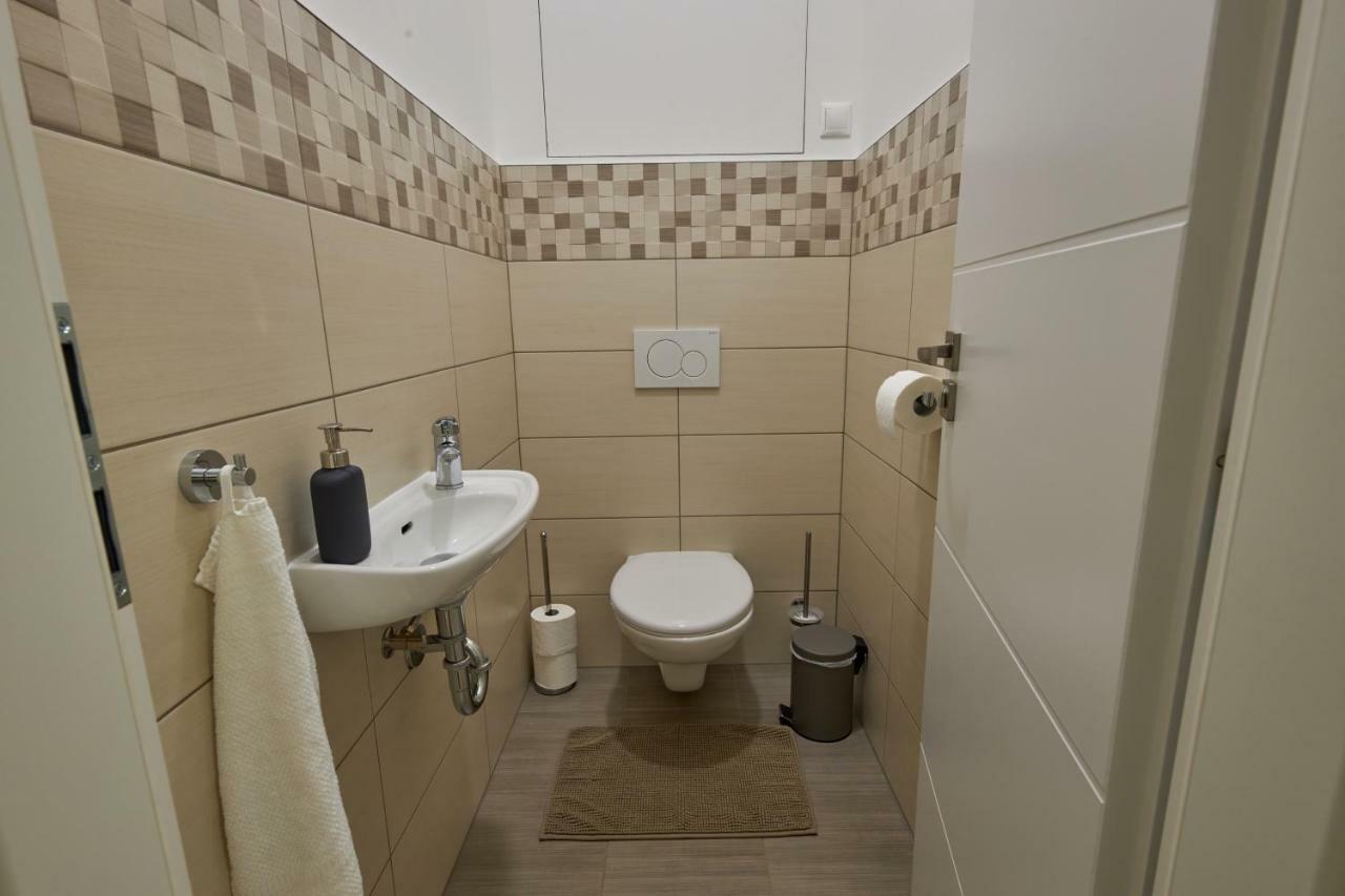 Le Monde Apartment Bratislava - amazing 5BDR in downtown Buitenkant foto