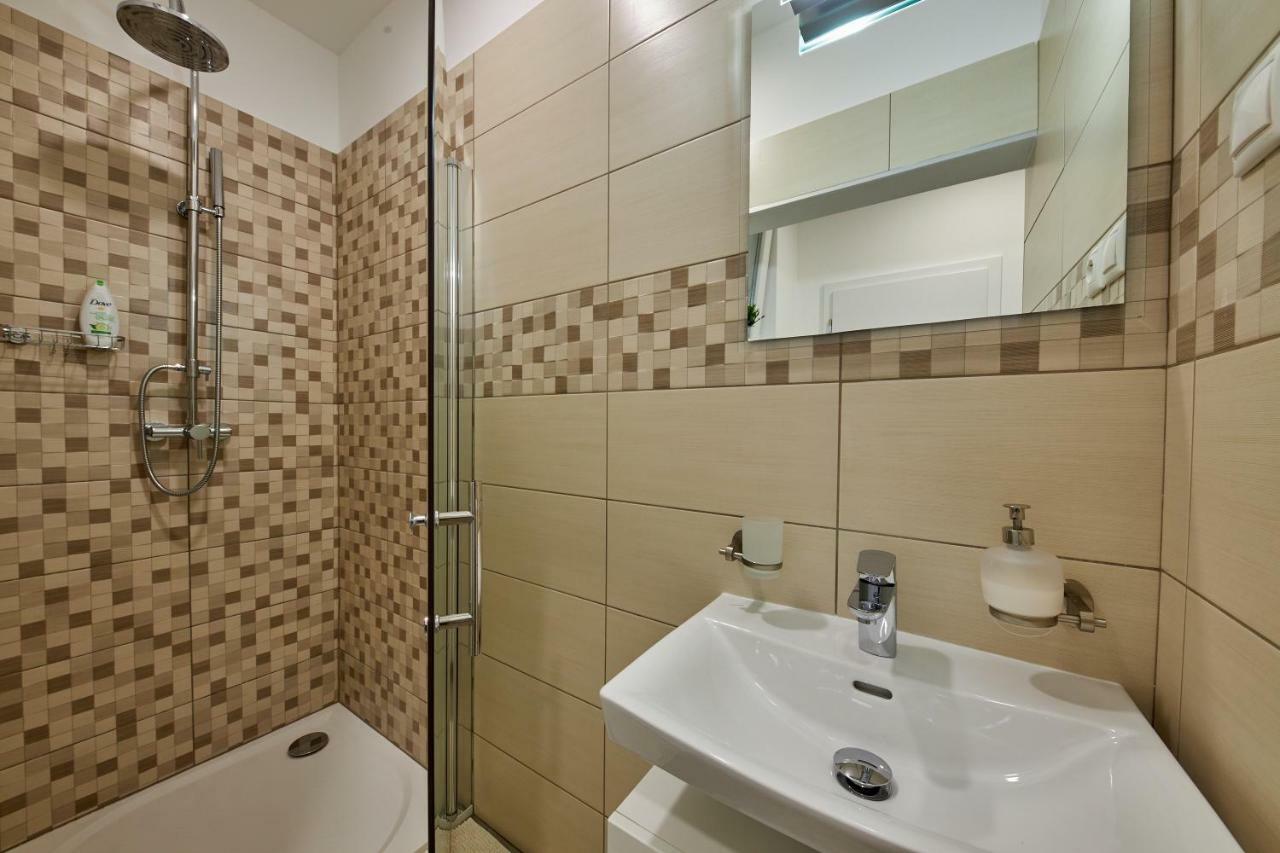Le Monde Apartment Bratislava - amazing 5BDR in downtown Buitenkant foto