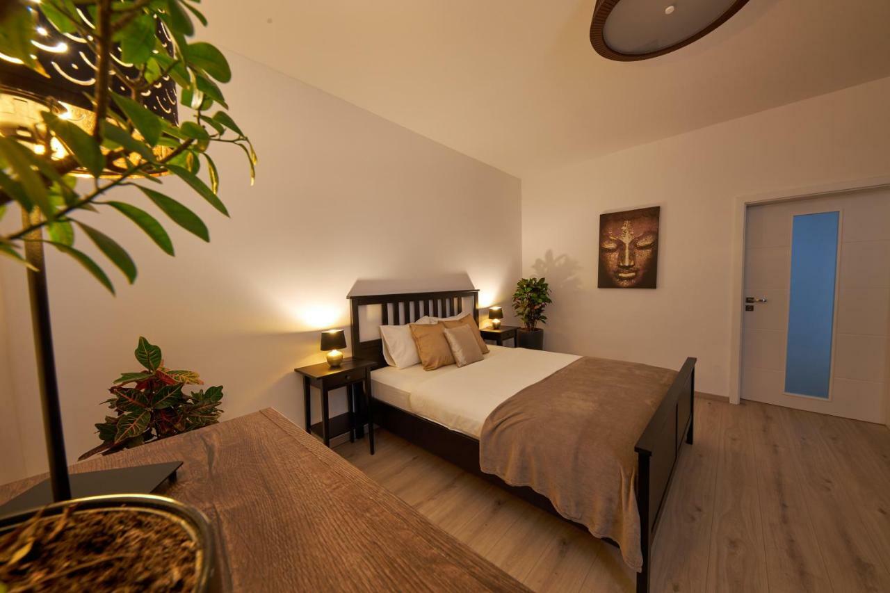 Le Monde Apartment Bratislava - amazing 5BDR in downtown Buitenkant foto