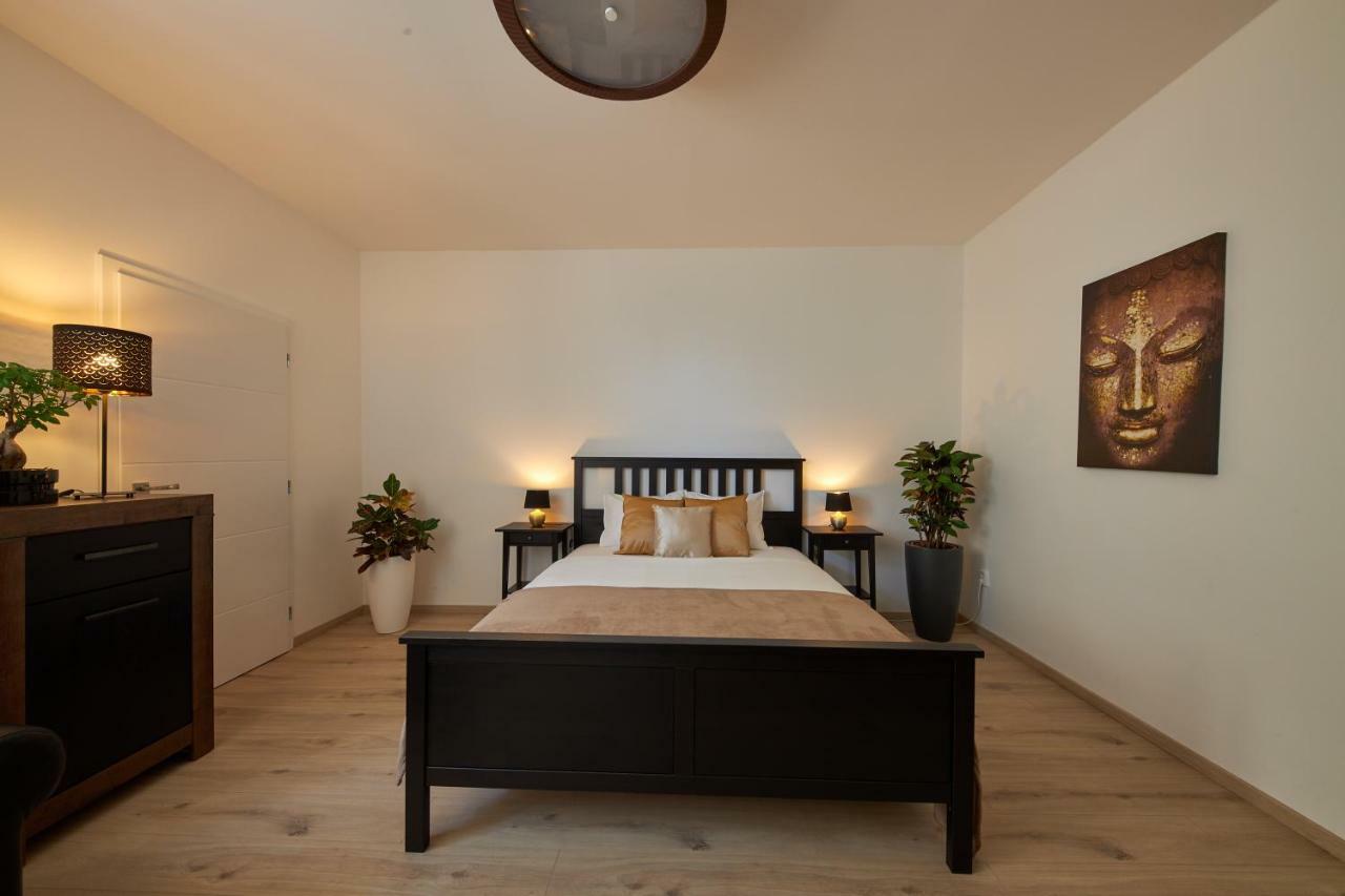 Le Monde Apartment Bratislava - amazing 5BDR in downtown Buitenkant foto