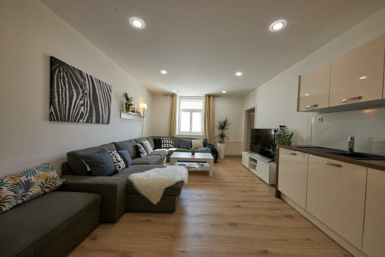 Le Monde Apartment Bratislava - amazing 5BDR in downtown Buitenkant foto