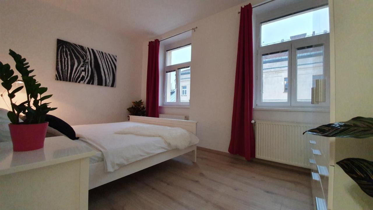 Le Monde Apartment Bratislava - amazing 5BDR in downtown Buitenkant foto
